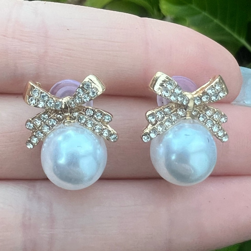 🦋 Elegant Gold Bow Pearl Earrings